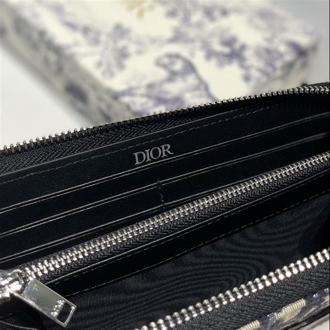 2025228Y 220P182144325